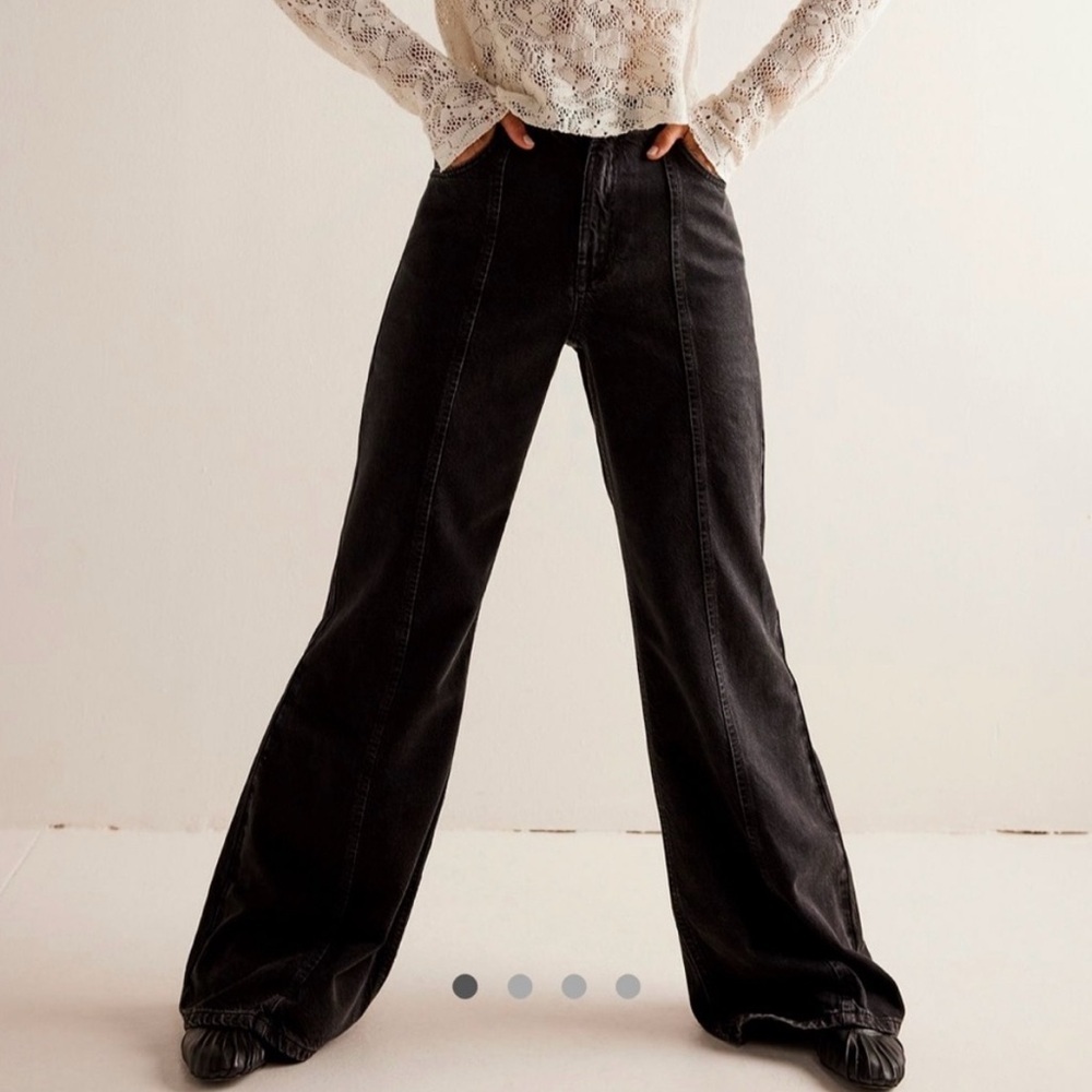 NWT We‎ The Free Wallflower Mid Rise Flare Black Baggy Jeans 25 Boho Relaxed